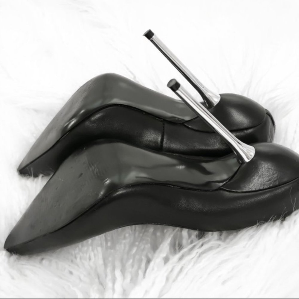 Steve Madden Black Pumps with Gold Metal Stiletto - Picture 2 of 4